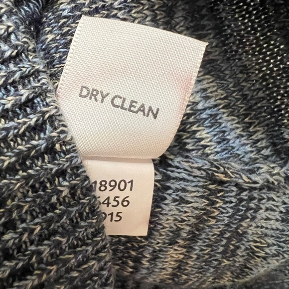 Elegant Knit Dress - Picture 11 of 11